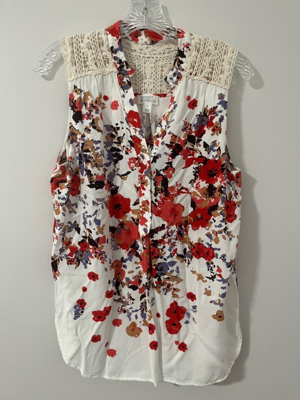 Market & Spruce Women's L
V-Neck Sleeveless Floral Lace
Yoke Button Blouse